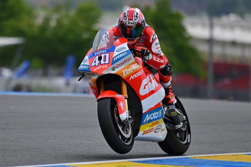 Mattia Casadei Sapu Bersih Kemenangan di MotoE Hungaria 2025
