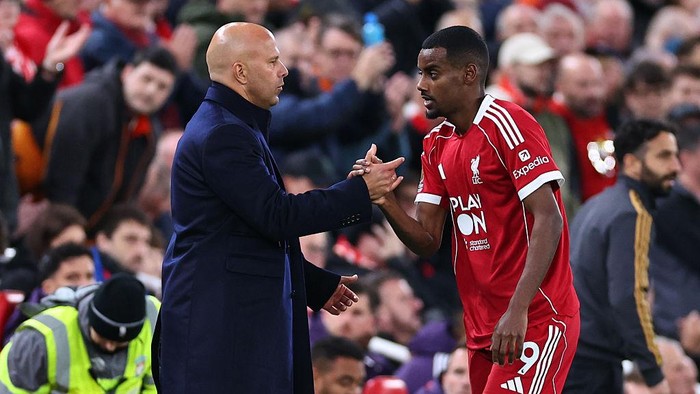 Amunisi Tambahan di Lini Serang: Arne Slot Buka Peluang Alexander Isak Tampil Melawan Manchester City